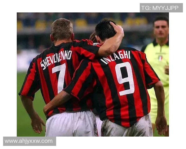 收集卡卡足球卡片的主播带你探索传奇球员背后的故事与收藏价值