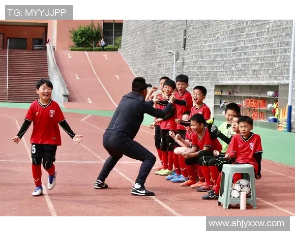 燃梦绿茵逐光前行描绘足球星未来希望与荣耀征途